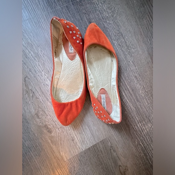 Orange Pointed-toe Flats with Stud Accent on Ankle/back size 7 EUC - Picture 2 of 3
